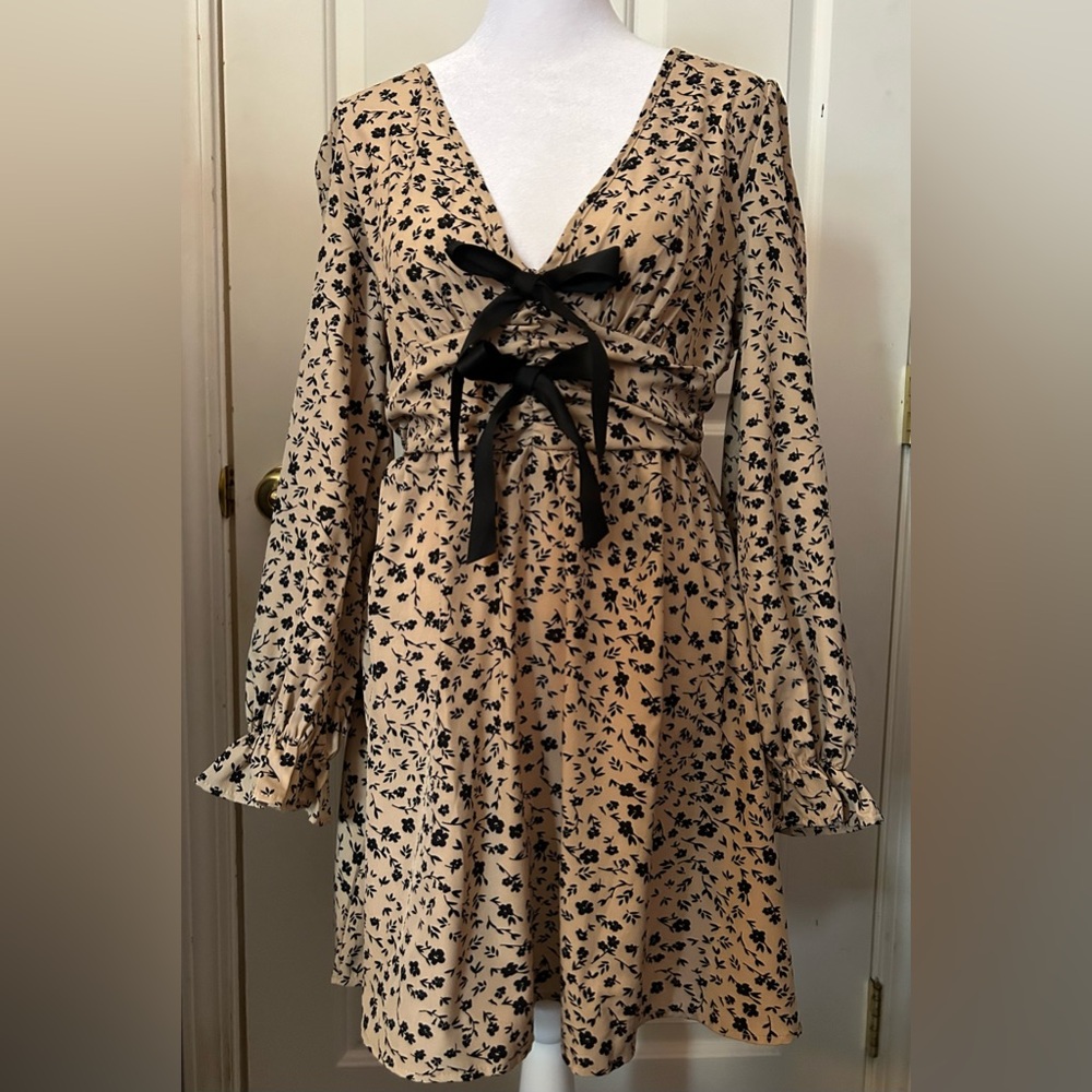 Ditsy Floral Print Short Dress with Black Bows Size Small